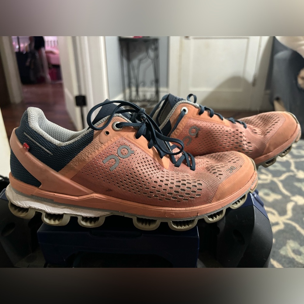 Women’s On cloud trainers used 7.5